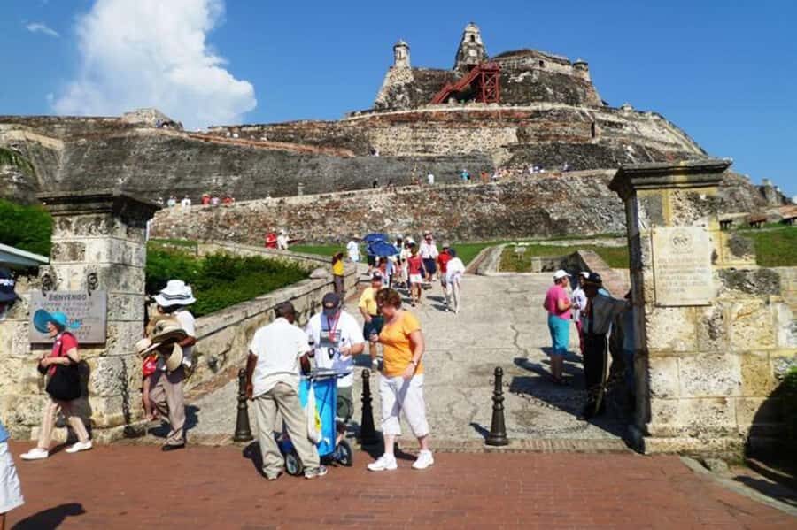 Cartagena: CITY TOUR OVERVIEW of the city Boots castle chiva - Price and Logistics: how $11 really works