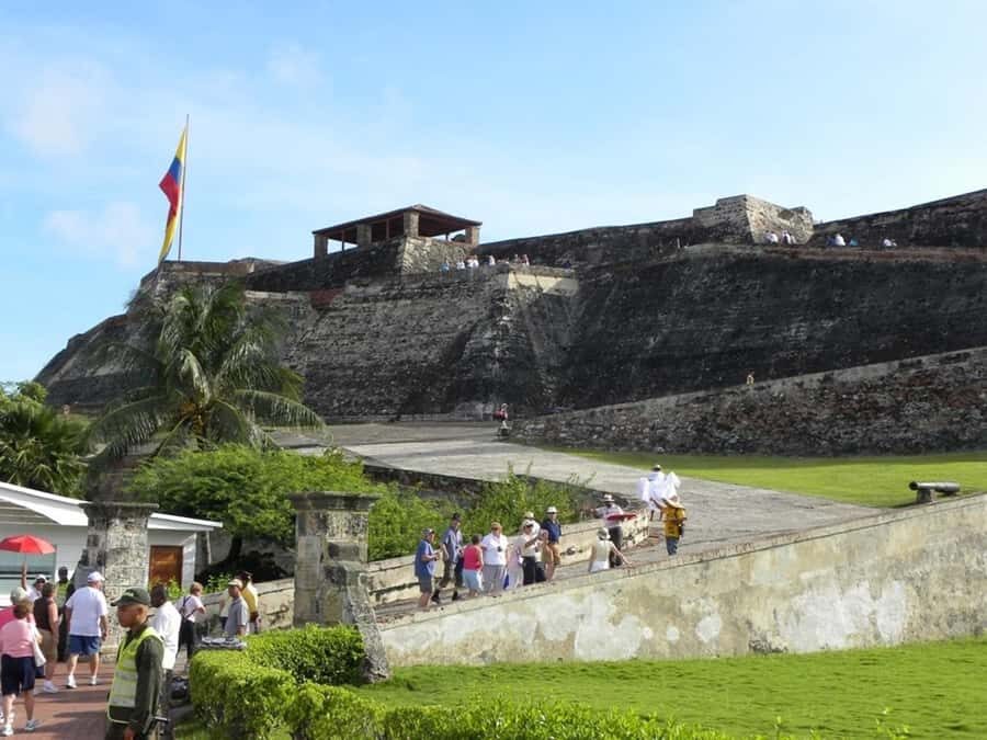Cartagena: CITY TOUR OVERVIEW of the city Boots castle chiva - Bocagrande, Laguito, and Castillo Grande: your first big views
