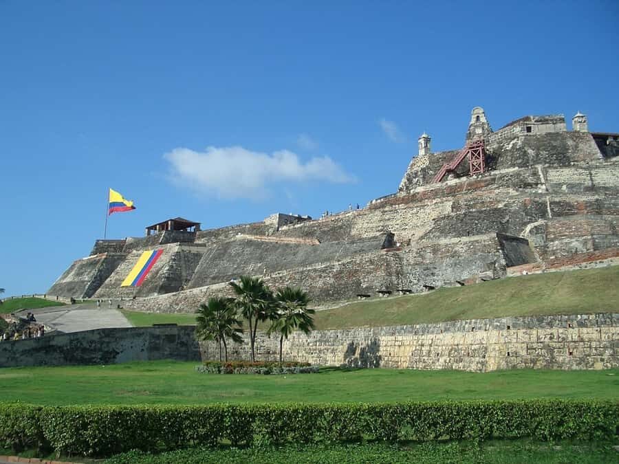Cartagena: CITY TOUR OVERVIEW of the city Boots castle chiva - India Catalina and the Zapatos Viejos photo stops