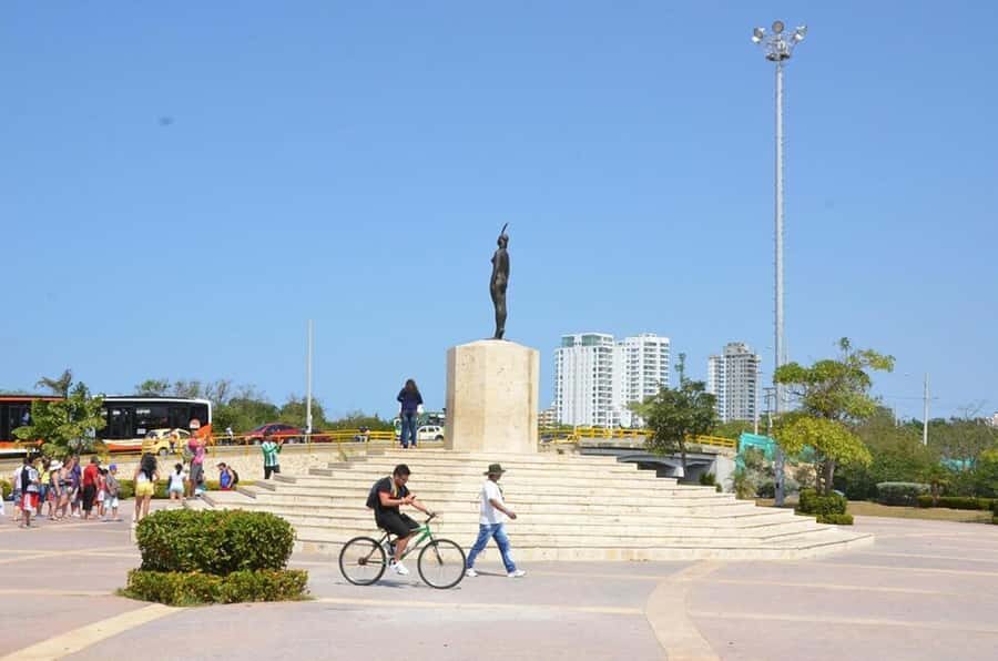 Cartagena: CITY TOUR OVERVIEW of the city Boots castle chiva - Timing, heat, and what to pack so the day feels easy