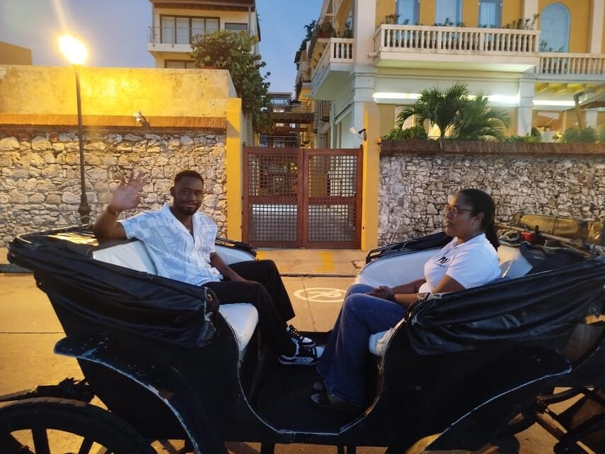 Cartagena: COLLONIAL HORSE DRAWN CARRIAGE by THE OLD CITY - The guide, the horseman, and the photo support that makes it feel easy