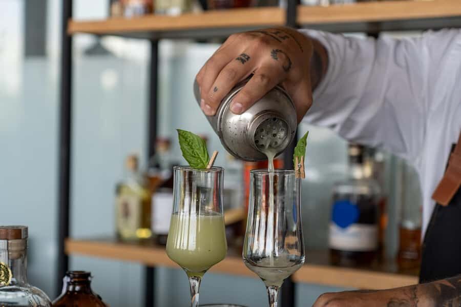 Cartagena: Colombian Cocktail Masterclass - Guide Energy: Interactive Hosting in Spanish and English