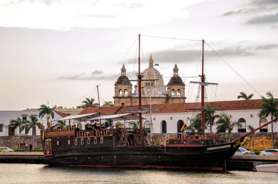 Cartagena: Complete Tour "San Felipe Castle, Popa and Getsemaní". - Getsemaní and the historic core: walk, understand, repeat