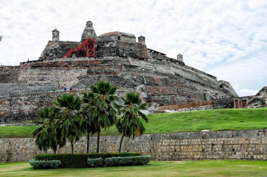 Cartagena: Complete Tour "San Felipe Castle, Popa and Getsemaní". - Bocagrande and Laguito: a smart contrast to the old walls