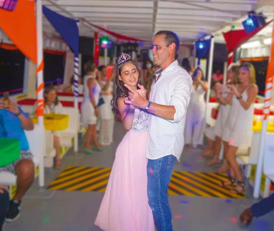 Cartagena: Dinner on a boat while you sail through the Bay - The Dance Show and Contests: The Part That Makes It Feel Like an Event