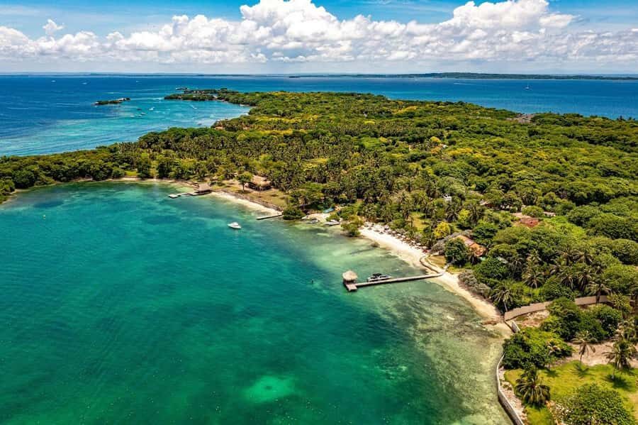 CARTAGENA: EXCURSION to the Rosario Islands by boat and white beach by bus. - Costs that can pop up: snorkeling and aquarium add-ons