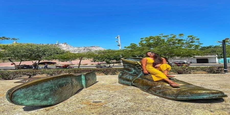 Cartagena: Explore with a city tour aboard a typical "chiva". - Walking the Historic Center with a bilingual guide