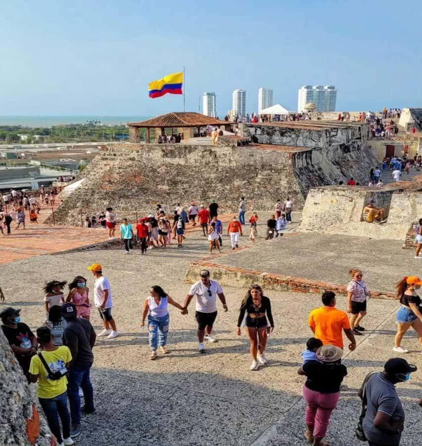 Cartagena: Explore with a city tour aboard a typical "chiva". - Castillo San Felipe de Barajas: the fort stop that anchors the day