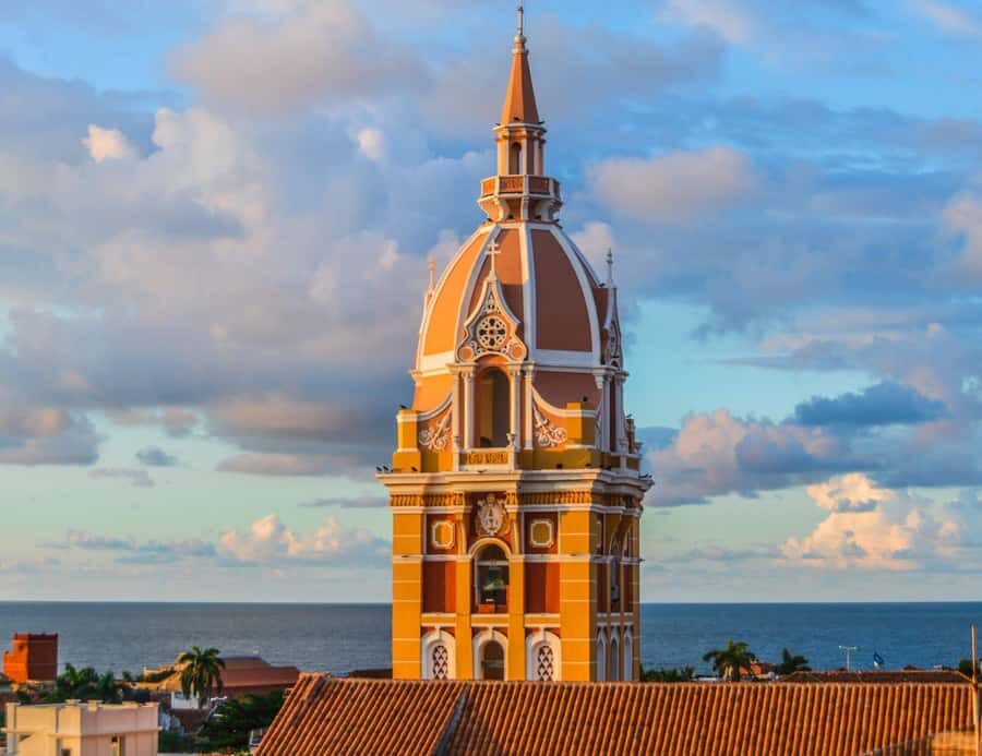 Cartagena: Explore with a city tour aboard a typical "chiva". - Pickup logistics in Bocagrande: meet points beat surprises