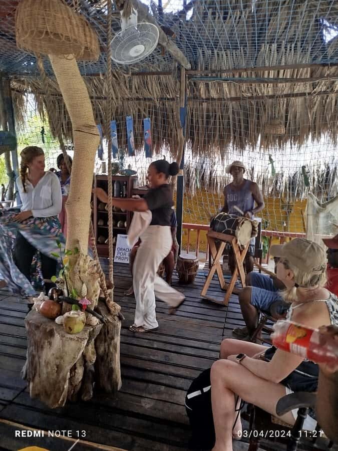 Cartagena: FISHERMEN'S ISLAND IN THE MANGROVES by canoe - Price ($28) and value: what you get for the money