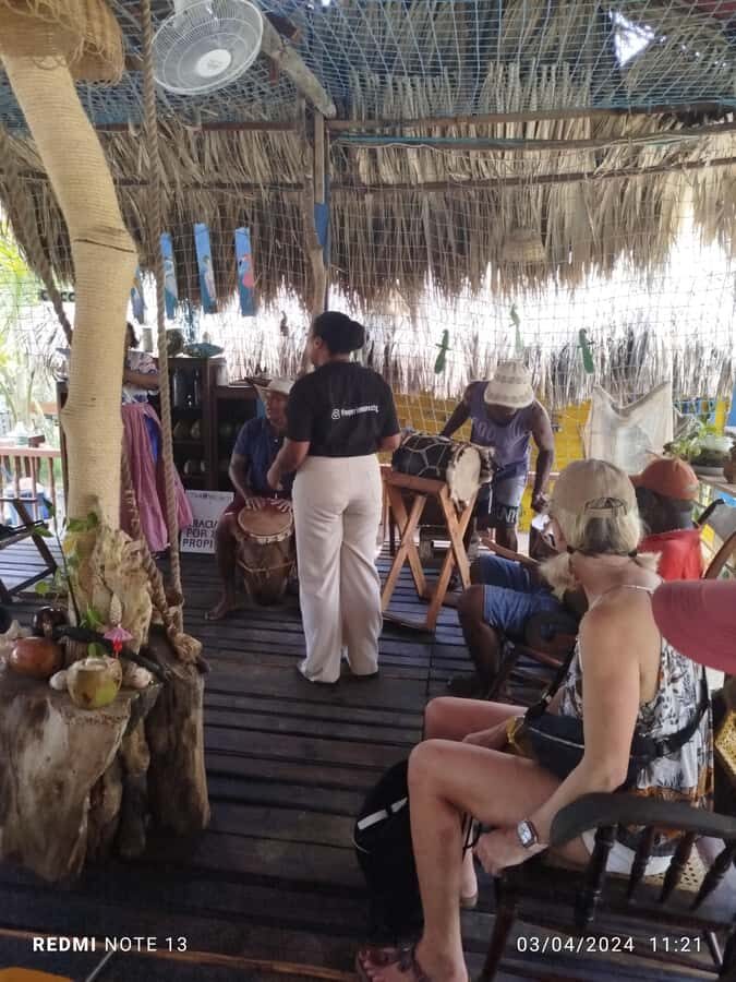 Cartagena: FISHERMEN'S ISLAND IN THE MANGROVES by canoe - The three mangrove tunnels: wildlife viewing that feels earned