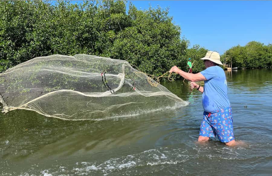 Cartagena Fishing, Crabbing, Birdwatching Experience + Lunch - Paddling Into Ciénega de la Virgen’s Mangrove Tunnels