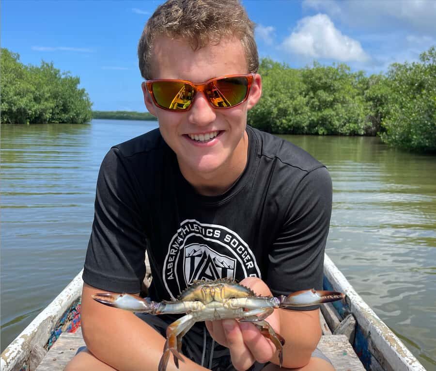 Cartagena Fishing, Crabbing, Birdwatching Experience + Lunch - Lunch by the Water: Fried Fish or Grilled Chicken With Sides