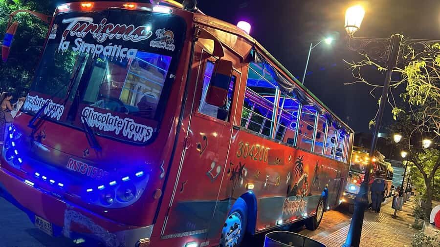 Cartagena: Funny PartyBus with dance floor and good music! - Getsemaní dance show: the big entertainment block (about 1 hour)