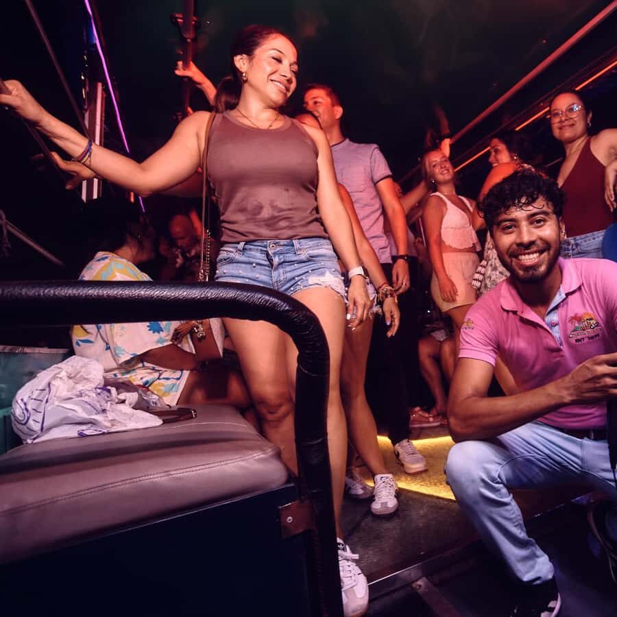 Cartagena: Funny PartyBus with dance floor and good music! - Pickup points in Bocagrande and the “packed bus” reality