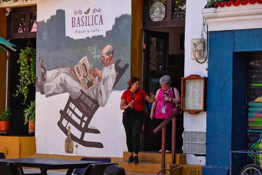 Cartagena Instagram Mobile Workshop: Scenic and Trendy Shots - The optional Palenqueras photo moment (bring extra cash)