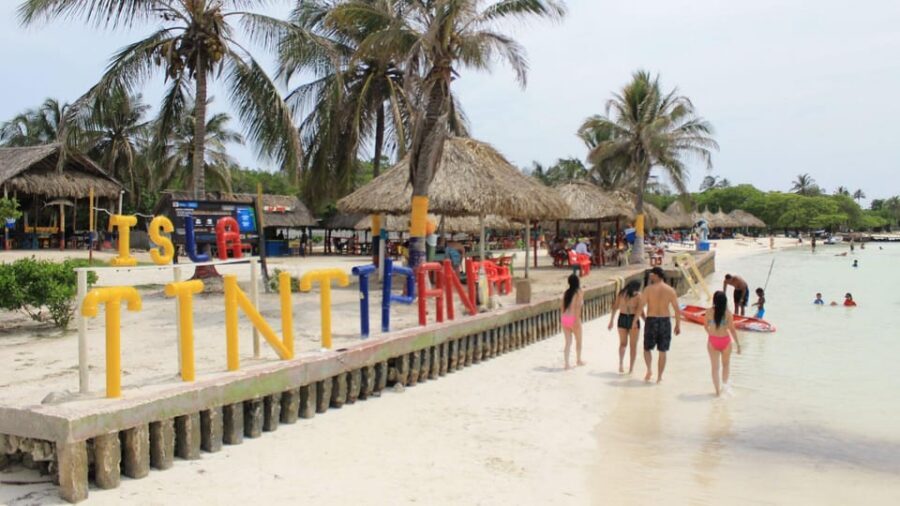 cartagena: Mucura and Santa Cruz Islands Tour spectacular - Meals that make the tour feel worth it: arepa breakfast and a real lunch