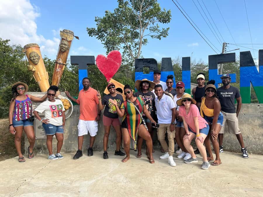 Cartagena: Palenque´s tour, dance show, lunch, pick-Up inclu - Getting there: hotel pickup and air-conditioned comfort
