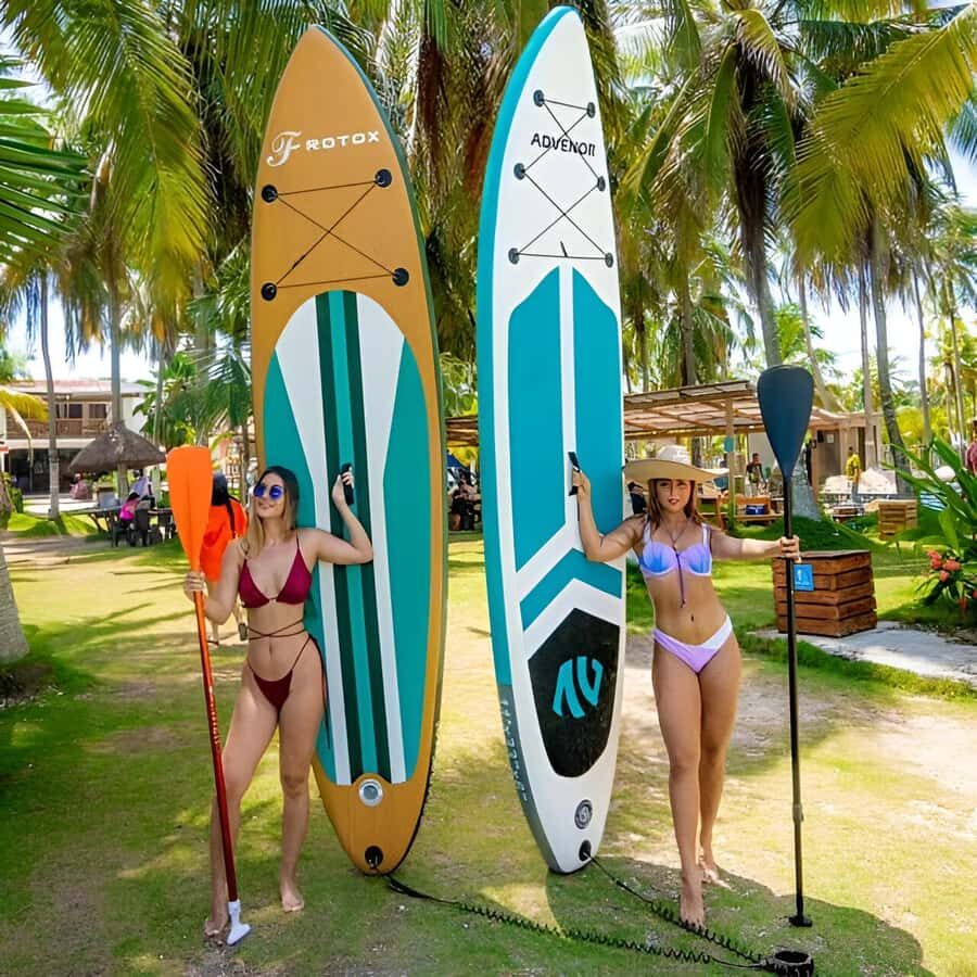 Cartagena: Palmarito Beachclub with Pool, Kayak and paddle! - Beachclub setup: loungers, palm kiosks, pool, and games