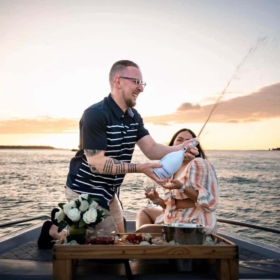 Cartagena: Private Sunset and Night Boat Tour - The first hour on a speedboat: get out into the bay while it’s still bright