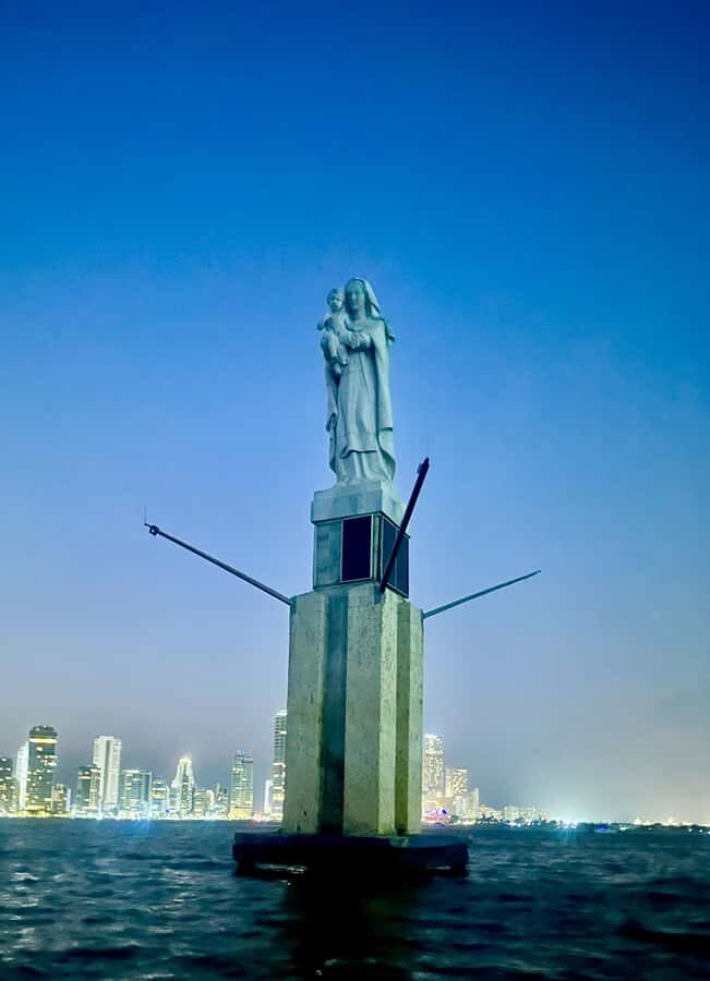 Cartagena: Private Sunset and Night Boat Tour - The sights you’ll catch: Cartagena’s bay landmarks and San Felipe Castle area