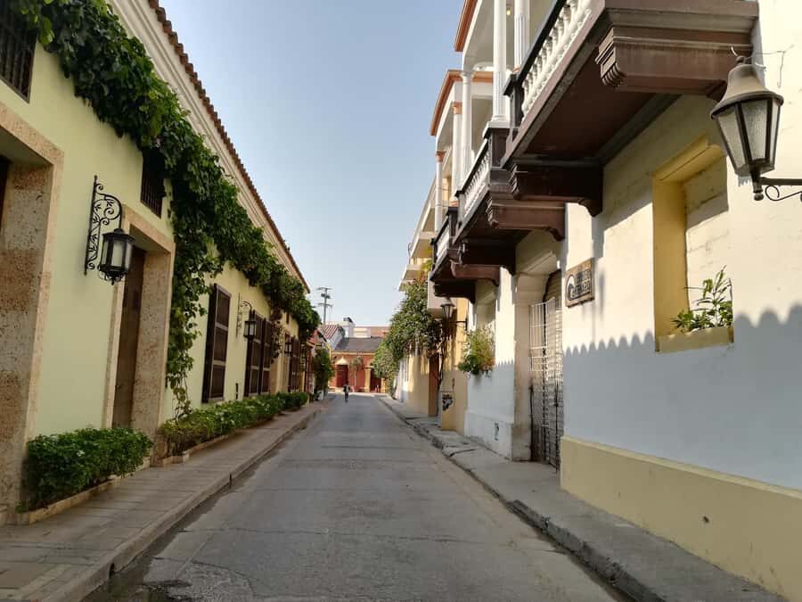 Cartagena: Private Walking Tour with German or Italian Guide - Starting at Torre del Reloj: a simple way to begin