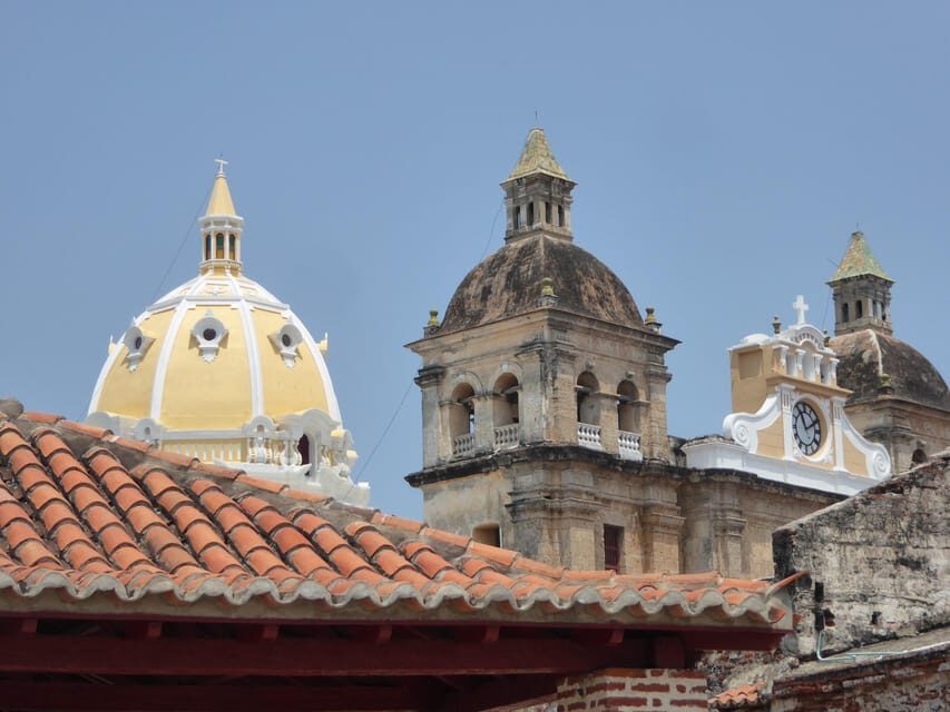 Cartagena: Private Walking Tour with German or Italian Guide - Plaza de la Proclamación and Plaza de la Aduana: street-level history