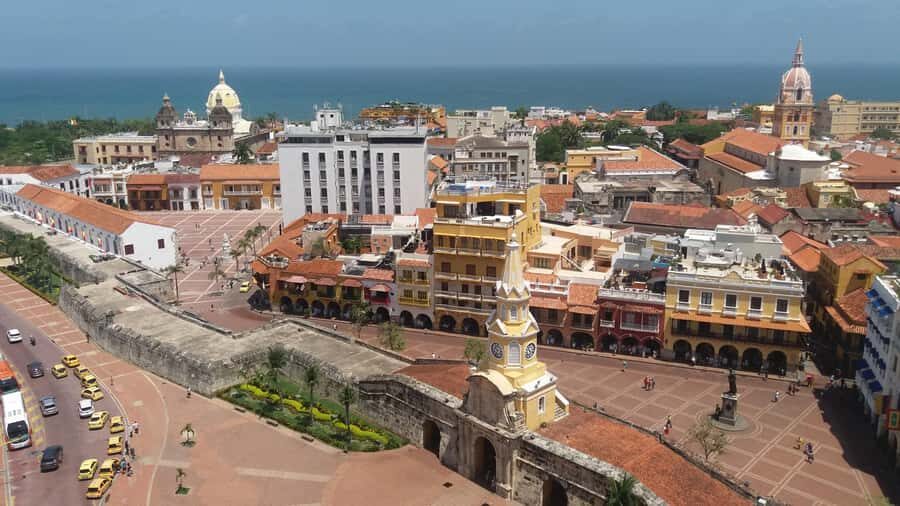 Cartagena: Private Walking Tour with German or Italian Guide - 3 hours in the Corralito de Piedra: how the walk is paced