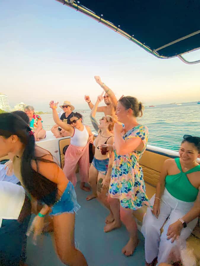 Cartagena: Speed Boat Party on the Bay with open bar - Key things to know before you go