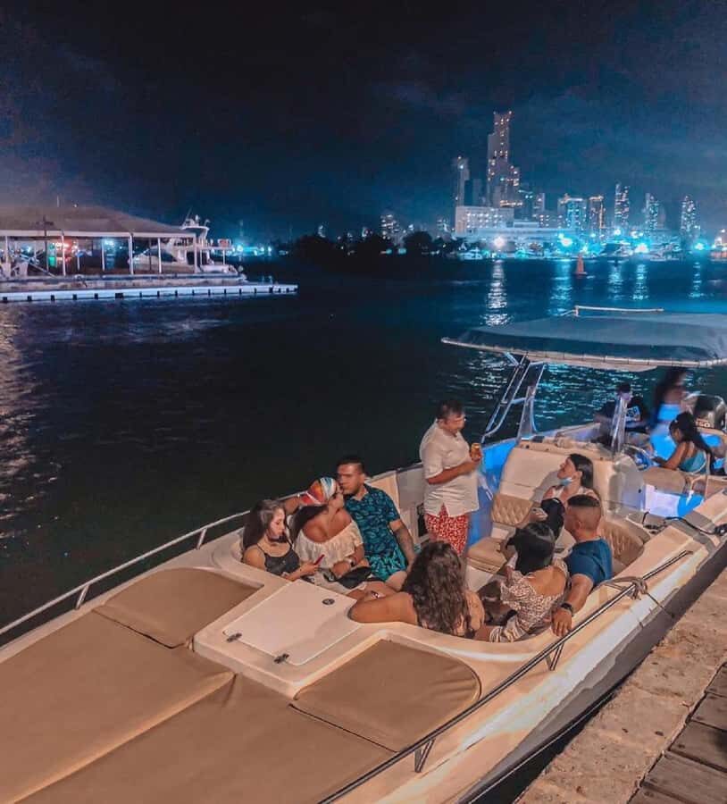 Cartagena: Speed Boat Party on the Bay with open bar - Getting on the water: where you start and how the timing plays out