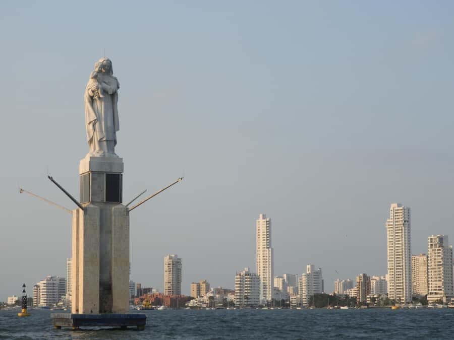 Cartagena: Sunset baytour with Dj, drinks and disco - Why a Cartagena sunset party on a speed boat is different