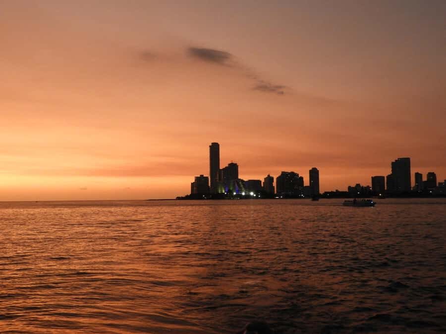 Cartagena: Sunset baytour with Dj, drinks and disco - Night energy: DJ, crossover music, and free nightclub entry
