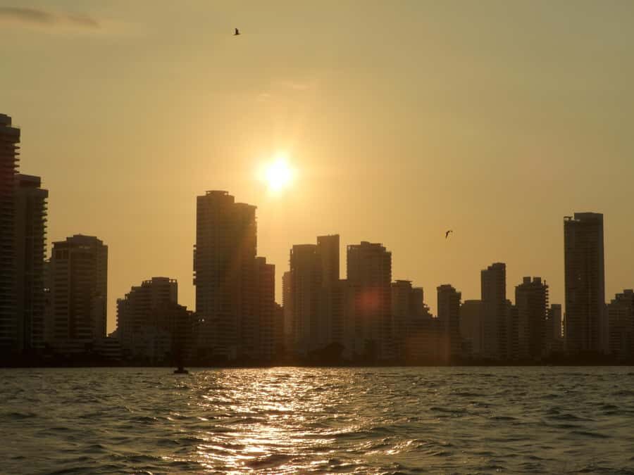 Cartagena: Sunset baytour with Dj, drinks and disco - Meeting at Muelle de los Pegasos: timing and what to bring
