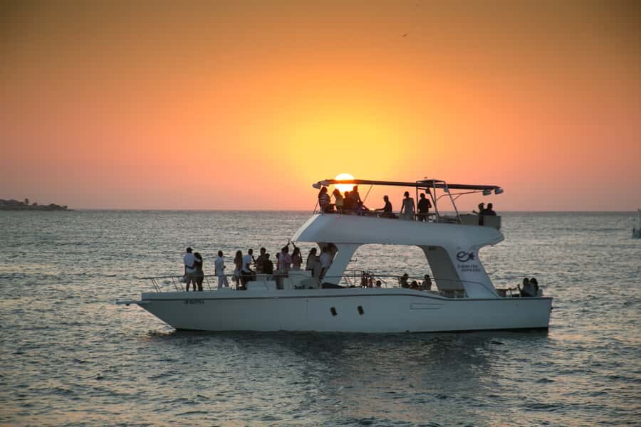 Cartagena: Sunset Cruise with Open Bar - Food and Dietary Needs: What You Can Expect Without Surprises