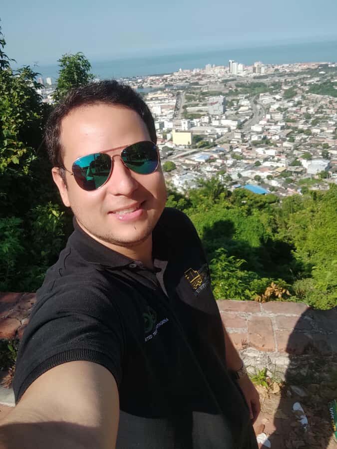 CARTAGENA: The Best CITY TOUR of my Magical City - Zapatos Viejos and panoramic viewpoints: the photo stop that tells a story