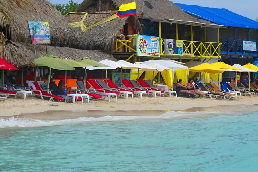 Cartagena: Visit 4 islands in a speedboat + plankton! - Rosario Islands: no true beach bathing, and your choice between snorkeling or aquarium