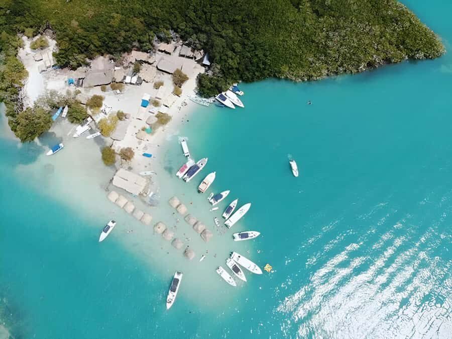 Cartagena: Visit 4 islands in a speedboat + plankton! - Tranquila Beach + lunch: where the day slows down just enough