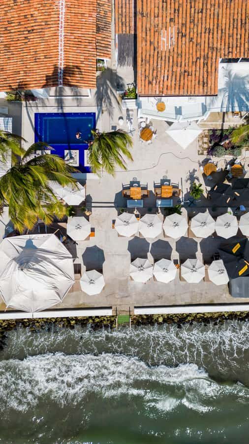 Cartagena: Wala Pass Day, pool, sea, DJ and live shows - Pool, sea, and shade: where the day can feel perfect—or frustrating