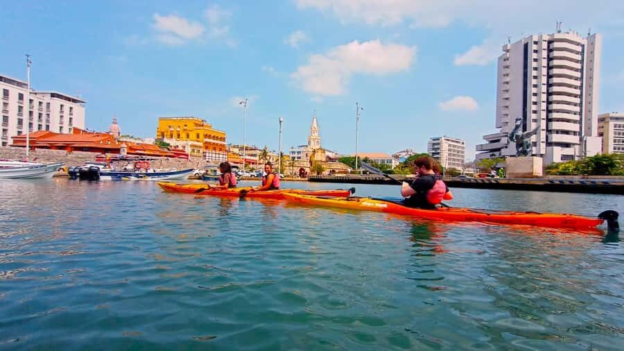 Cartagena: Walled City Kayak Tour - The 90-minute kayaking route: 3 km of walls, bridges, and canals