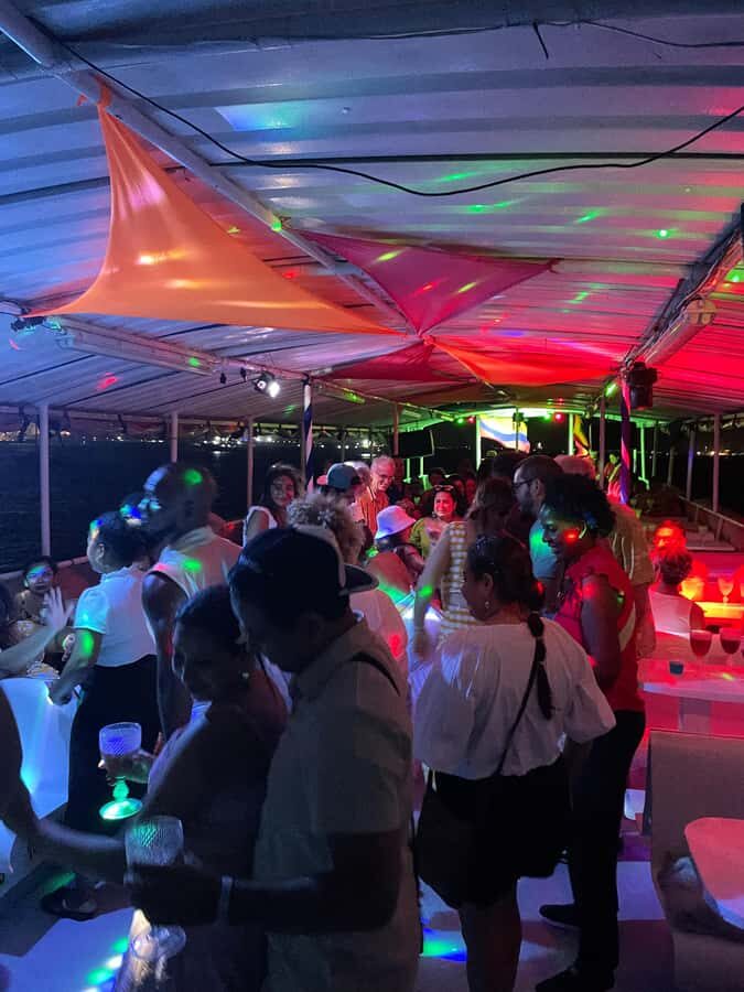 Cartagena: White Night Boat Tour with Dinner and Open Bar - Key points at a glance