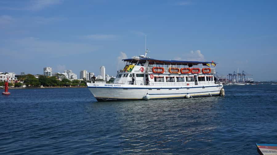 Cartagena: White Night Boat Tour with Dinner and Open Bar - Price and logistics: value at $78 for 3 hours