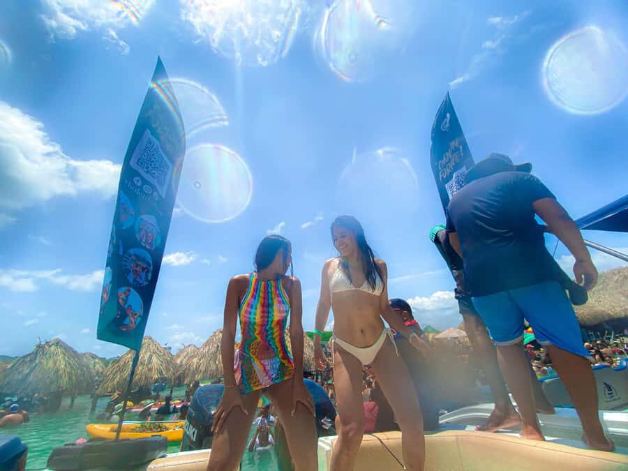 Cholon Forever Boat Party - Why the Cholón party island feels like a whole day at sea