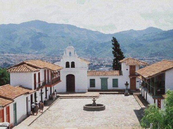 City tour, Commune 13, Metro Cable, Botero Park and more. Private - Key highlights at a glance