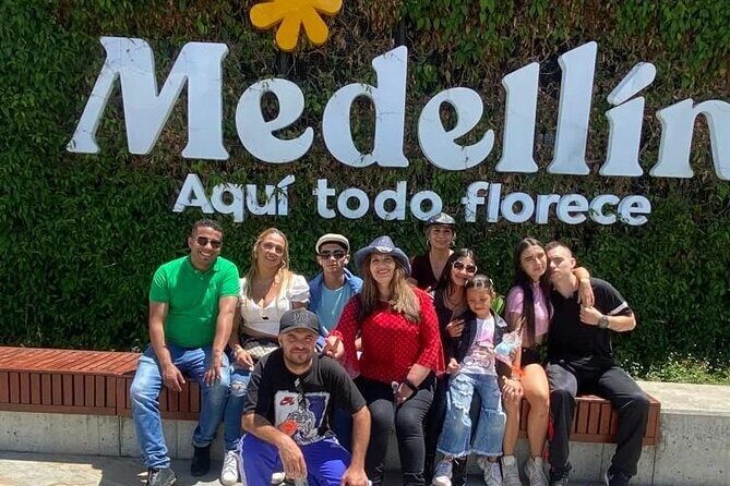 City tour, Commune 13, Metro Cable, Botero Park and more. Private - Juan XXIII Metrocable: western views from the telesférico