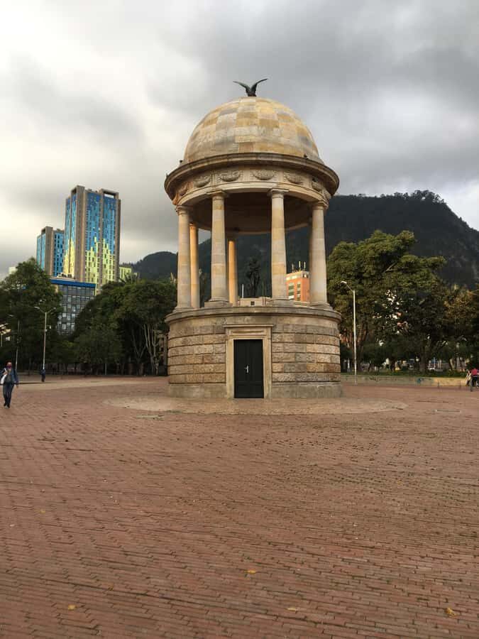 Complete Walking Tour in Bogota's Downtown - La Candelaria streets: colonial contrasts, urban art, and Chicha