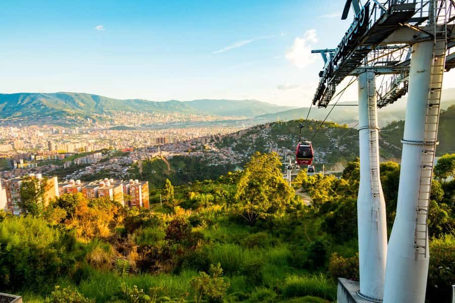 Comuna 13 and Downtown Medellín City Tour - Getting your bearings in Medellín: downtown meets Comuna 13