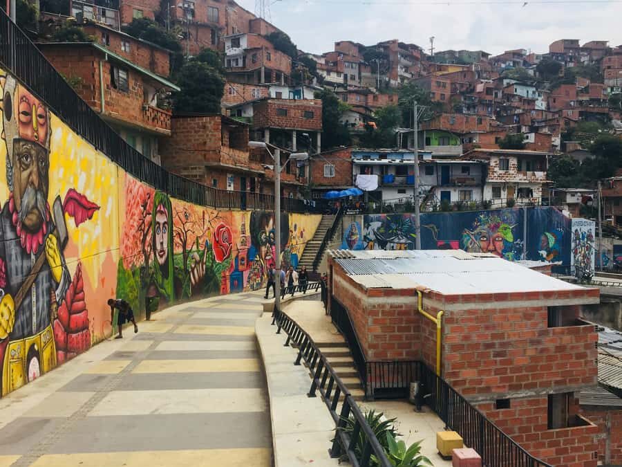 Comuna 13 and Downtown Medellín City Tour - Plaza Botero: 23 sculptures and the city-center storyline