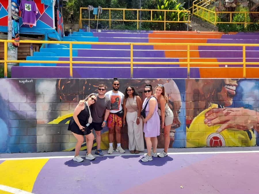 Comuna 13: Graffiti tour & Street Food/drink with telesferic - Metro ride + Metrocable views: the route is part of the story