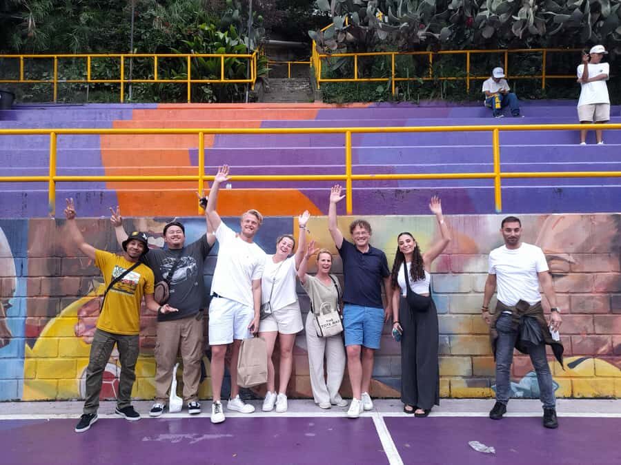 Comuna 13: Graffiti tour & Street Food/drink with telesferic - Starting at Poblado Metro Station, and how the day kicks off