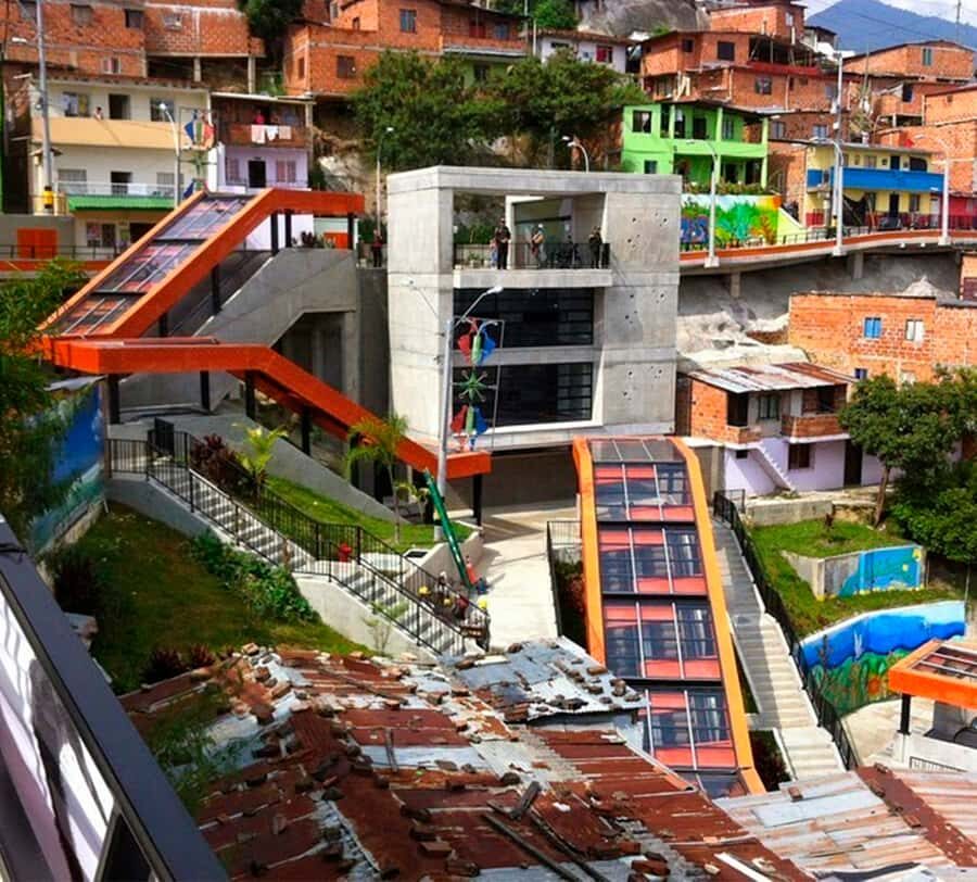 Comuna 13: Graffiti Tour with Tasting, Live Show, & Gallery - The 4-hour flow: what happens during the tour